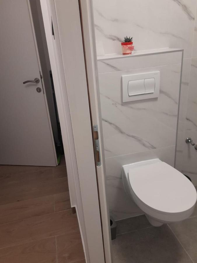 Apartman Sa Lodom 2+2 Apartman Pirovac Kültér fotó